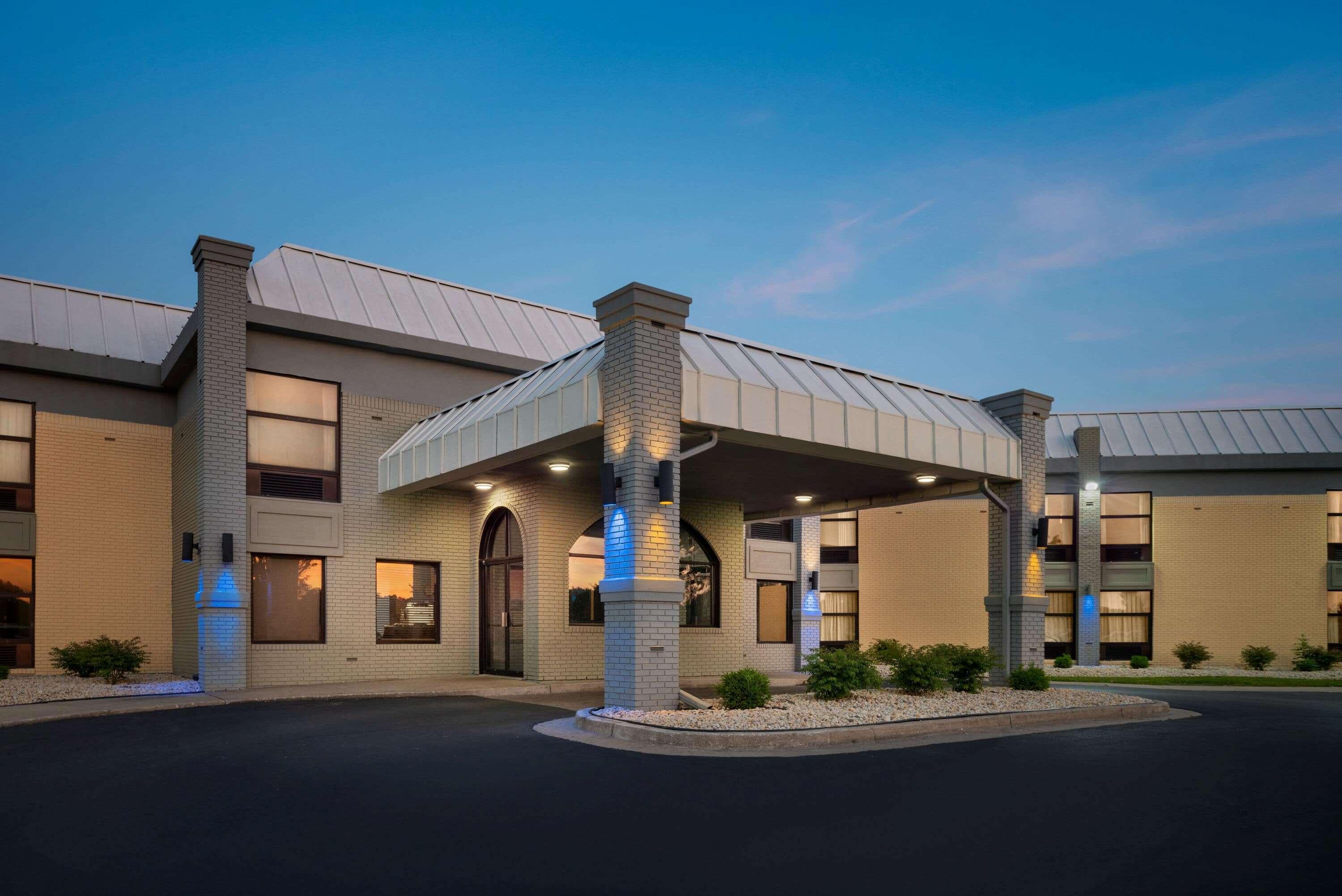 Days Inn & Suites By Wyndham Merrillville Exterior photo