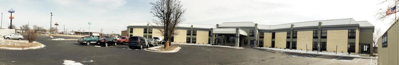 Days Inn & Suites By Wyndham Merrillville Exterior photo